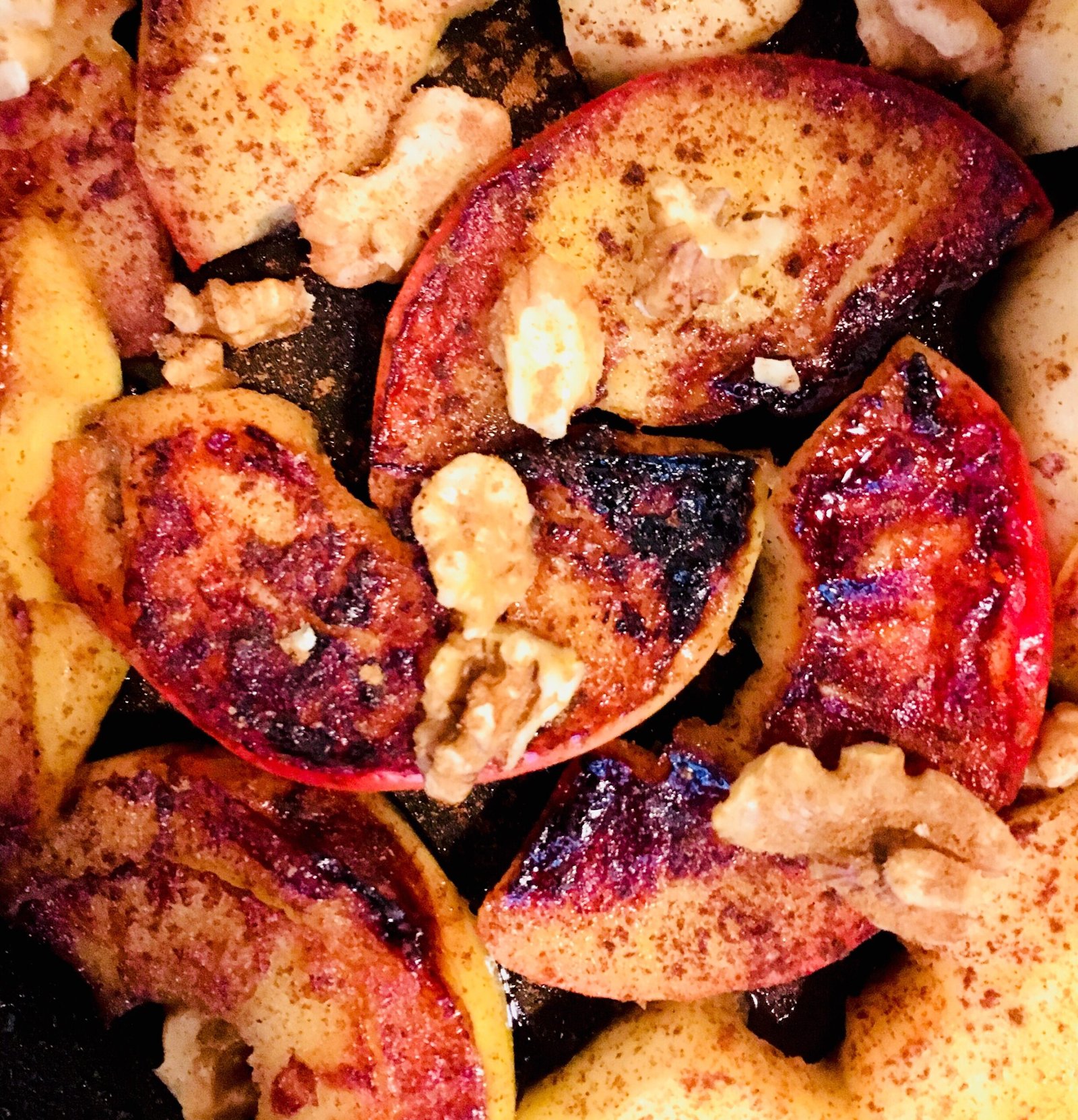 Baked apple with cinnamon